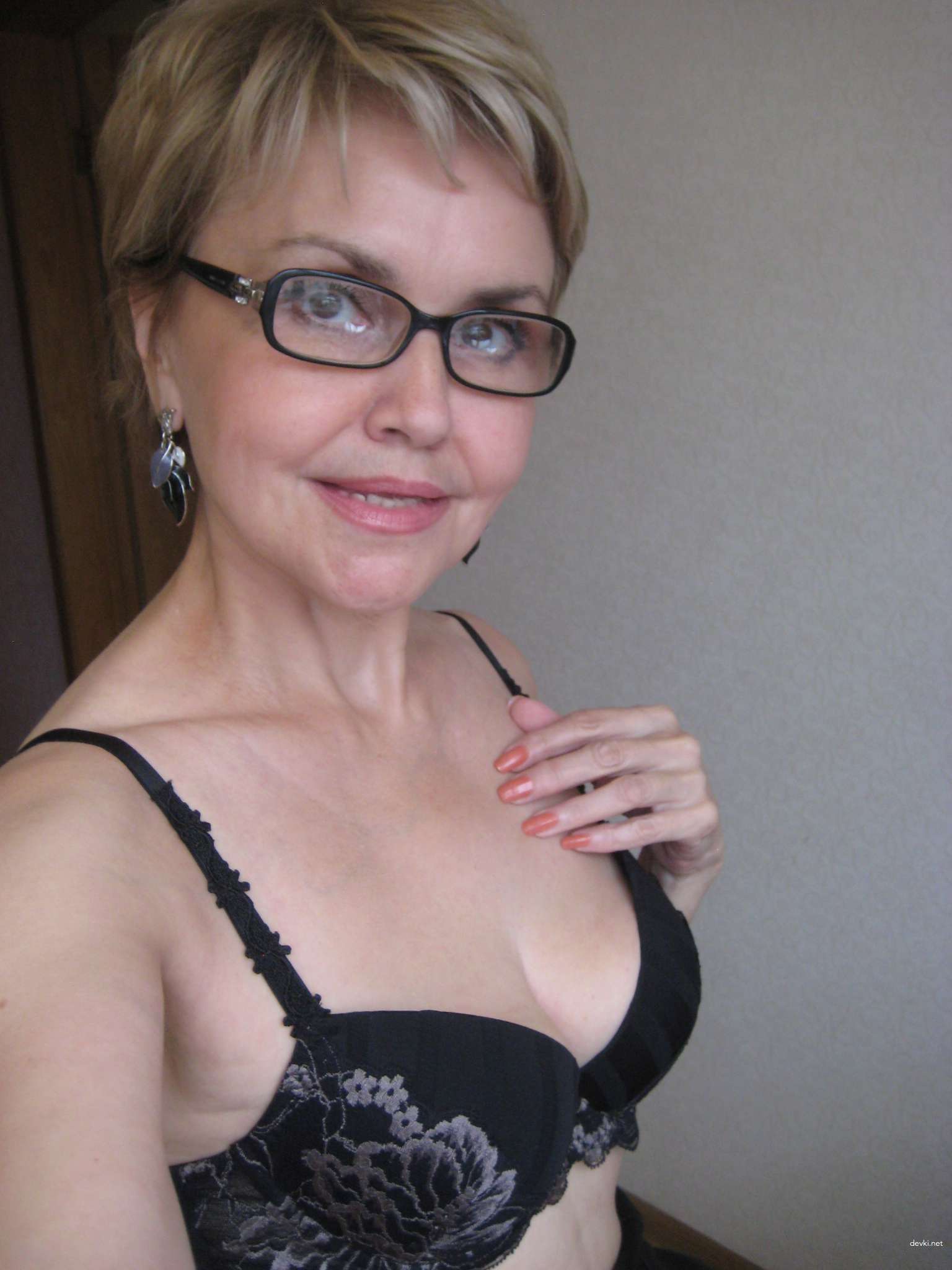 Mature Woman Sucks Cock: Explicit Amateur Blowjob Photo