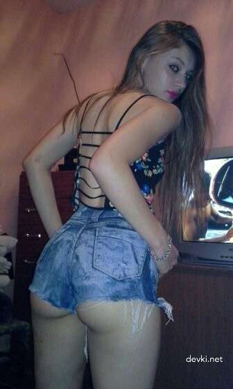 Hot Babe with Amazing Ass Sucks Cock - Amateur Porn Photo