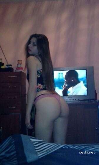 Hot Babe with Amazing Ass Sucks Cock - Amateur Porn Photo