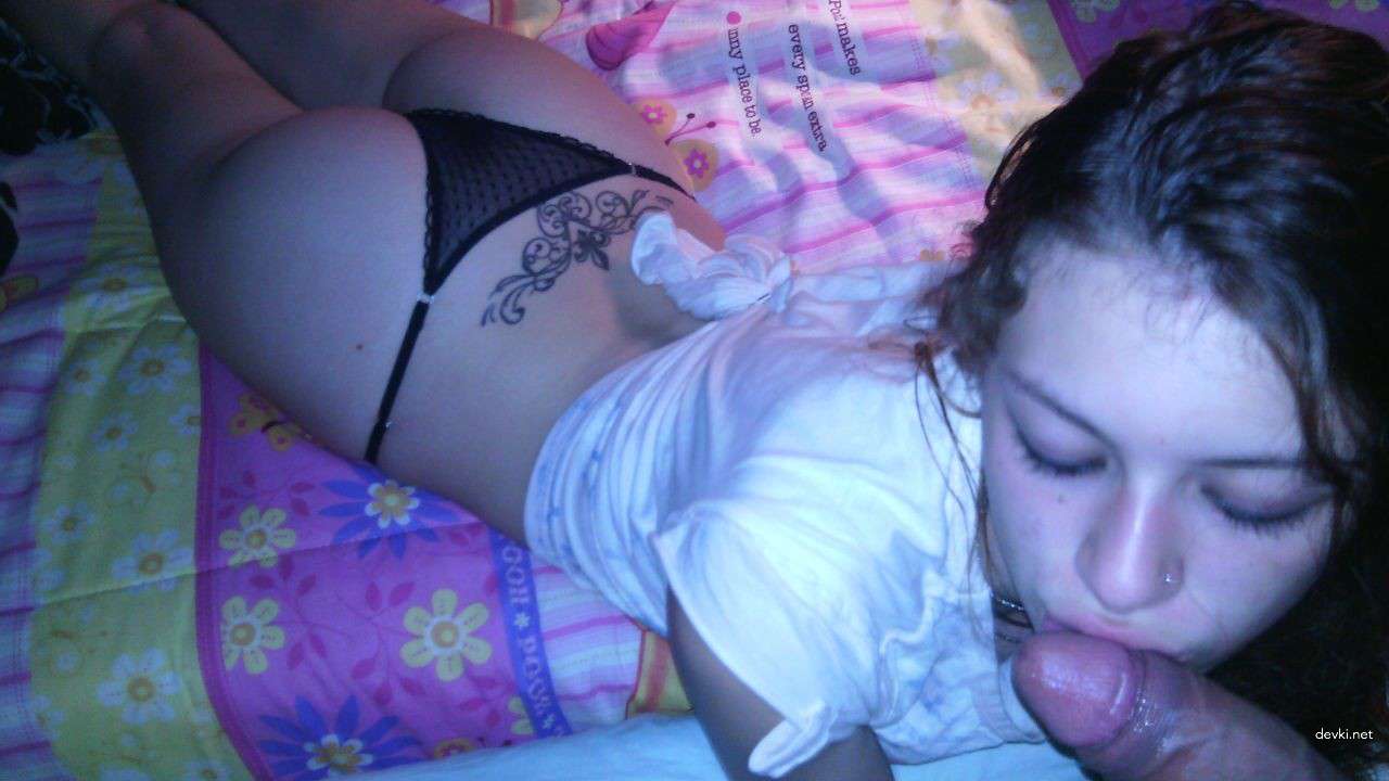 Hot Babe with Amazing Ass Sucks Cock - Amateur Porn Photo