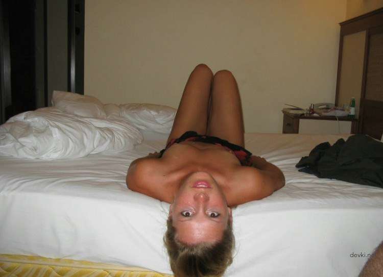 Blonde Amateur Slut Gets Cumshot on Belly in Explicit Porn Photo