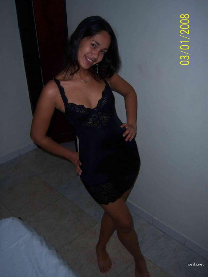 Naughty Slut Gets Naked and Fucks - Explicit Amateur Porn Photos