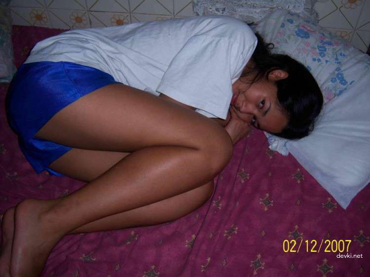 Naughty Slut Gets Naked and Fucks - Explicit Amateur Porn Photos