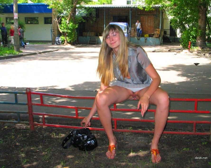 Amateur Slut Exposes Pussy in Backyard - Explicit Photo