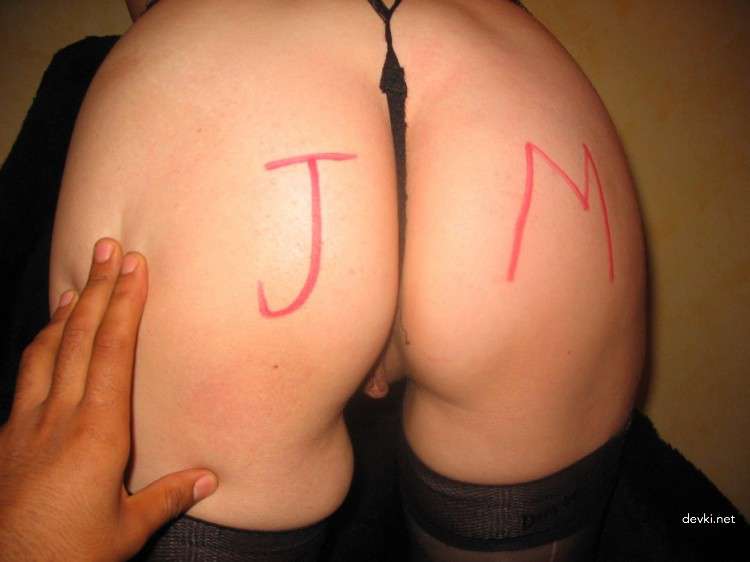 Sexy Amateur in Stockings Gets Naughty in Explicit Sex Photos