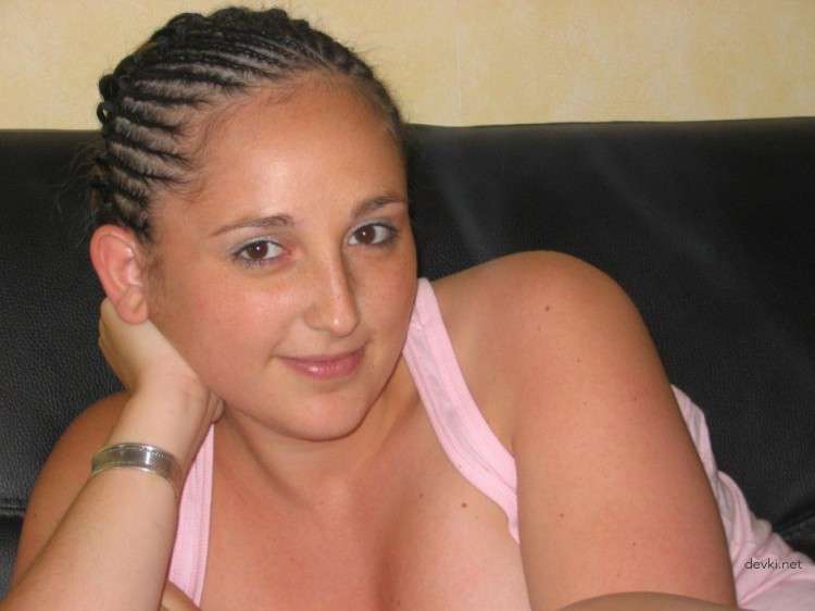 Sexy Amateur in Stockings Gets Naughty in Explicit Sex Photos