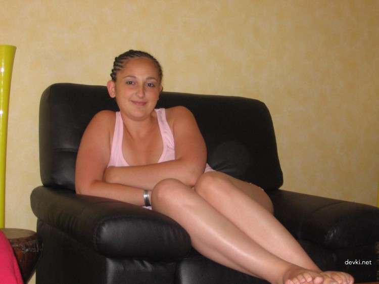 Sexy Amateur in Stockings Gets Naughty in Explicit Sex Photos