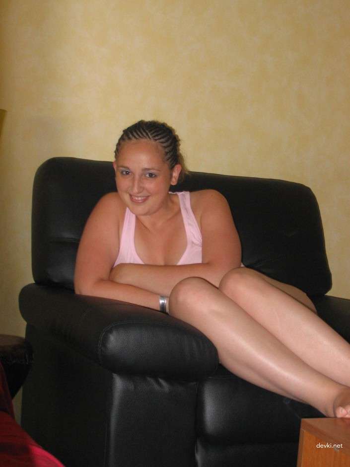 Sexy Amateur in Stockings Gets Naughty in Explicit Sex Photos