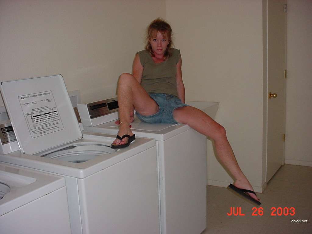 Mature anal bottle insertion: Explicit amateur porn photo