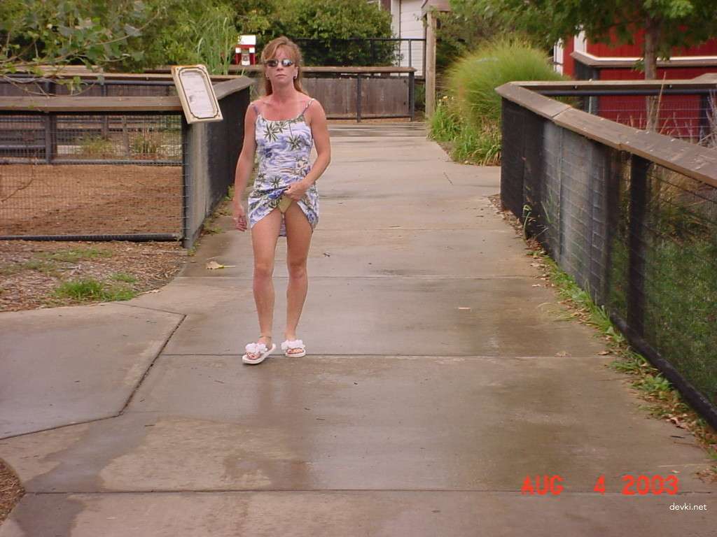 Mature anal bottle insertion: Explicit amateur porn photo