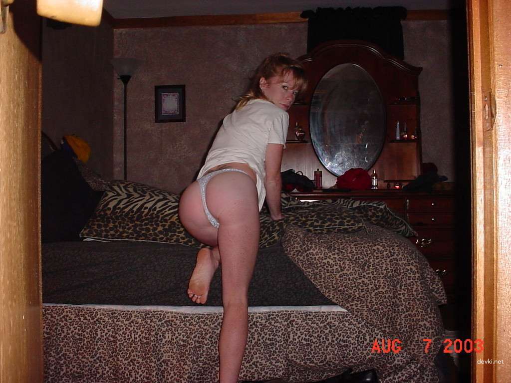 Mature anal bottle insertion: Explicit amateur porn photo