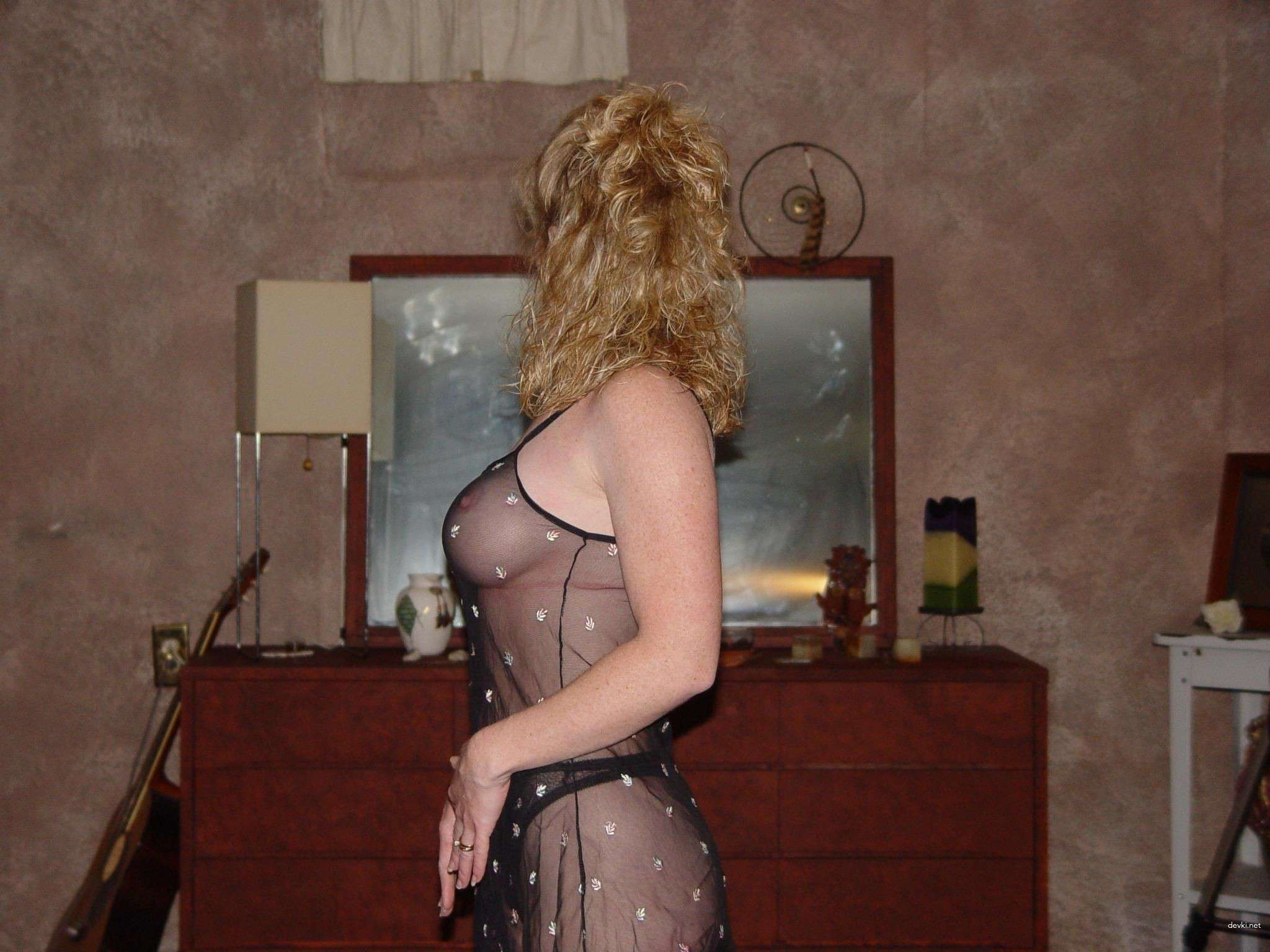 Mature anal bottle insertion: Explicit amateur porn photo