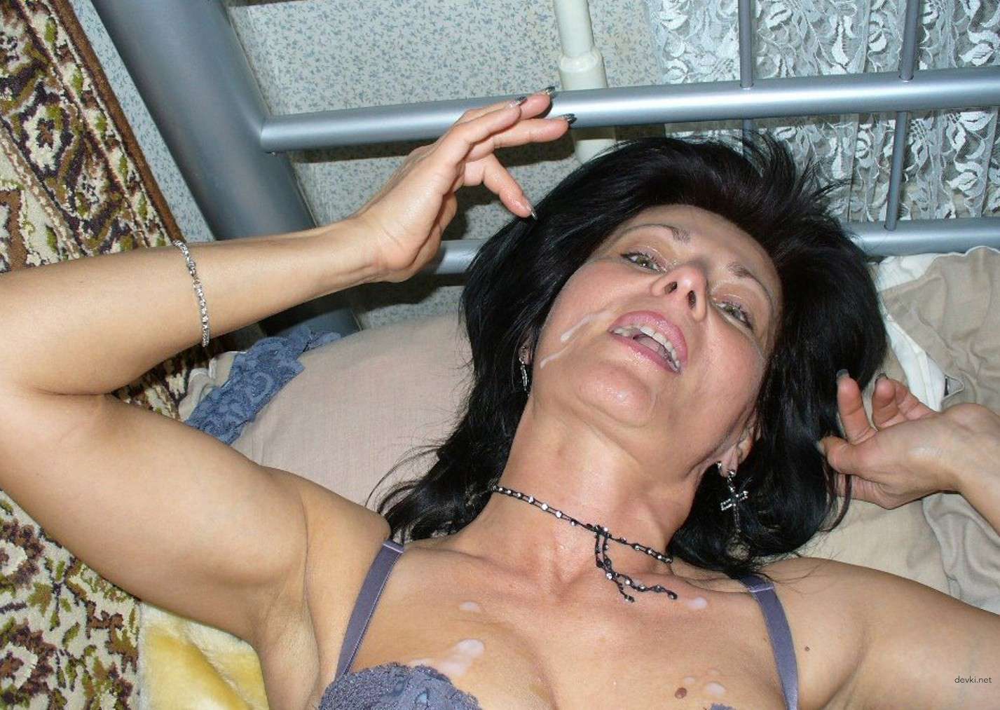 Hot Amateur MILF in Explicit Porn Pics