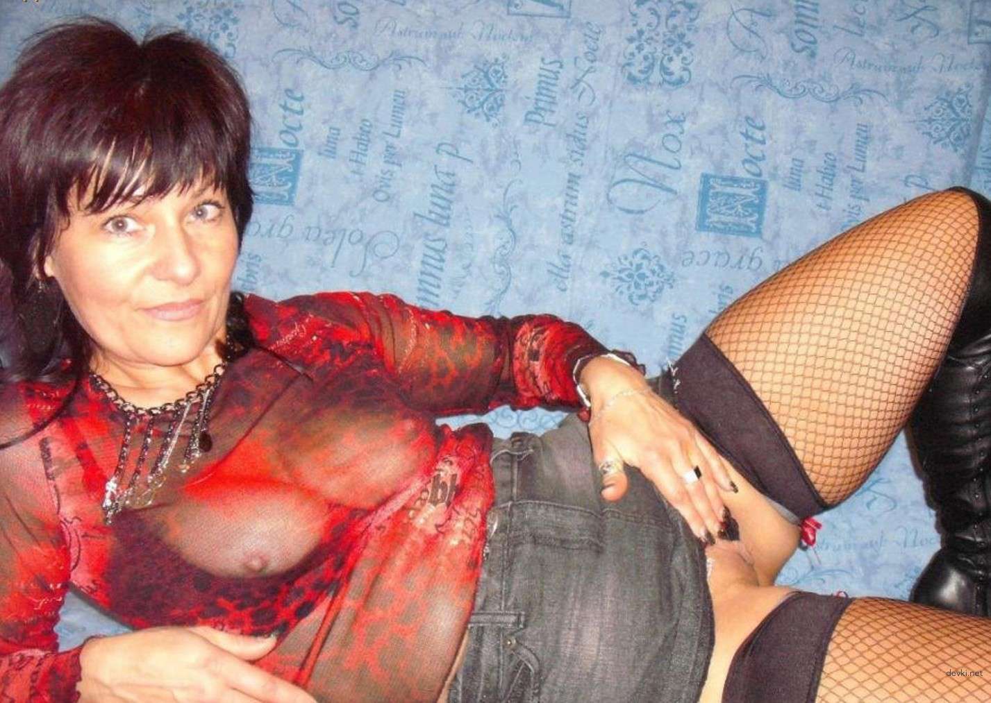 Hot Amateur MILF in Explicit Porn Pics