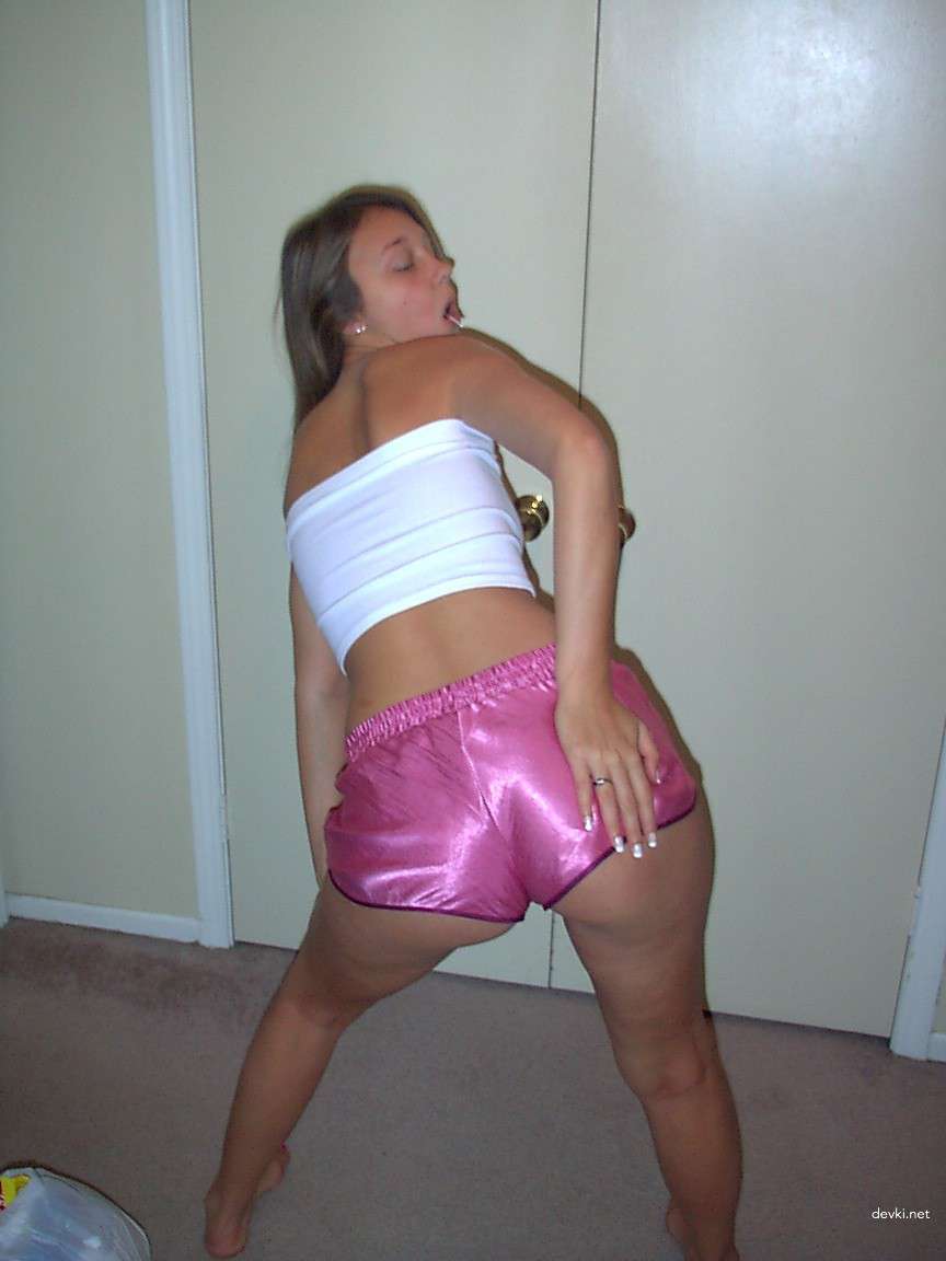 Cheerful Amateur with Sexy Ass - Explicit Booty Photo