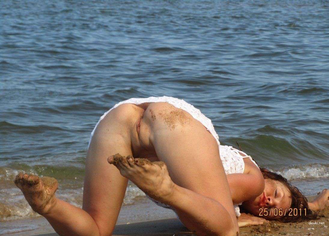 Exposed Slut Naked Outdoors and Indoors Amateur Photos
