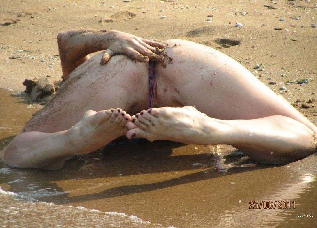 Exposed Slut Naked Outdoors and Indoors Amateur Photos