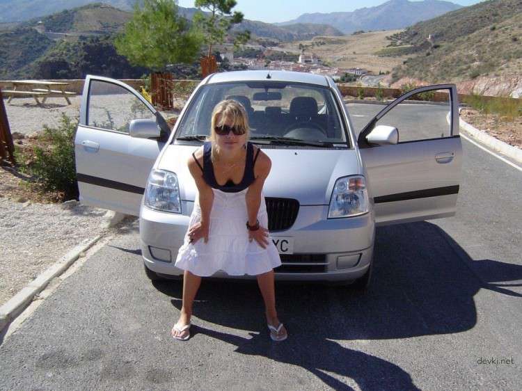 Amateur Teen Shows Off Ass - Explicit Homemade Porn Pic