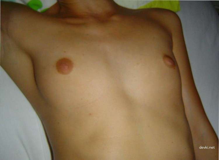 Amateur Teen Shows Off Ass - Explicit Homemade Porn Pic