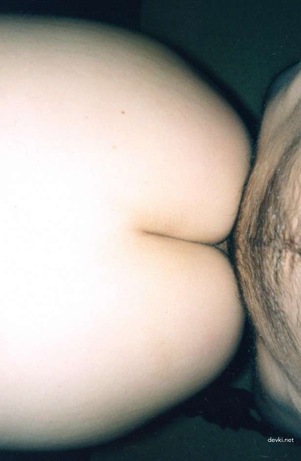 Amateur Teen Shows Off Ass - Explicit Homemade Porn Pic