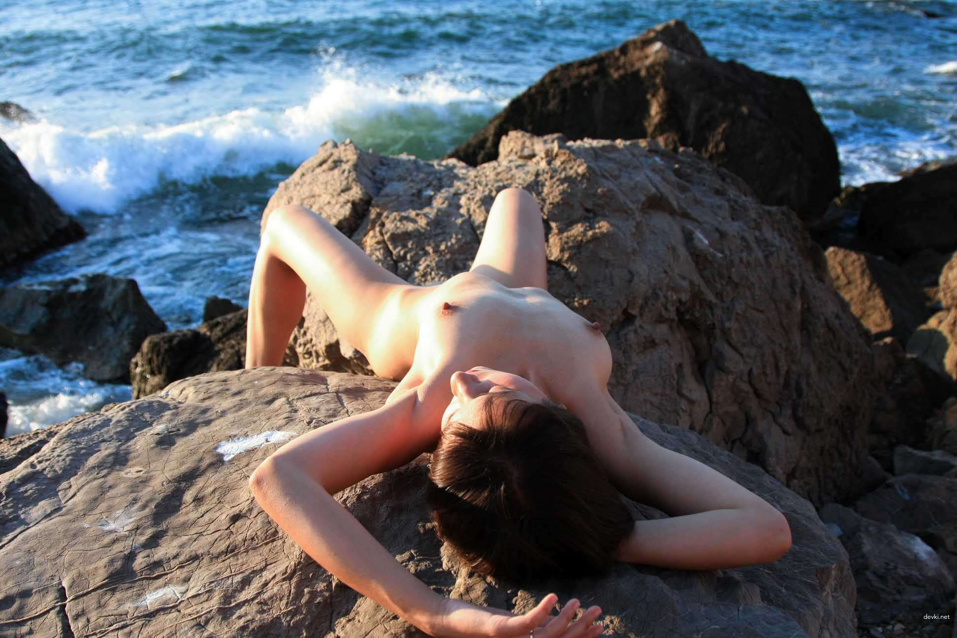 Naughty Beach Vacation with Naked Wife: Amateur Nude Photos
