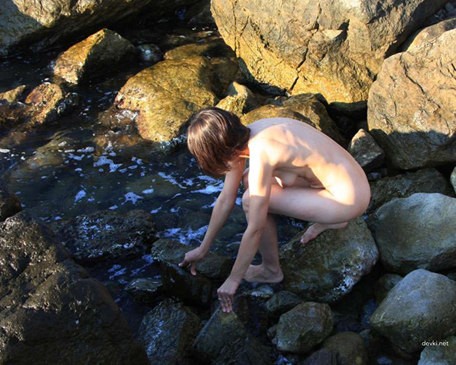 Naughty Beach Vacation with Naked Wife: Amateur Nude Photos