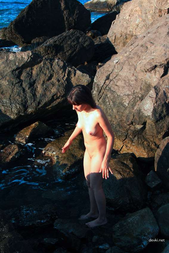 Naughty Beach Vacation with Naked Wife: Amateur Nude Photos
