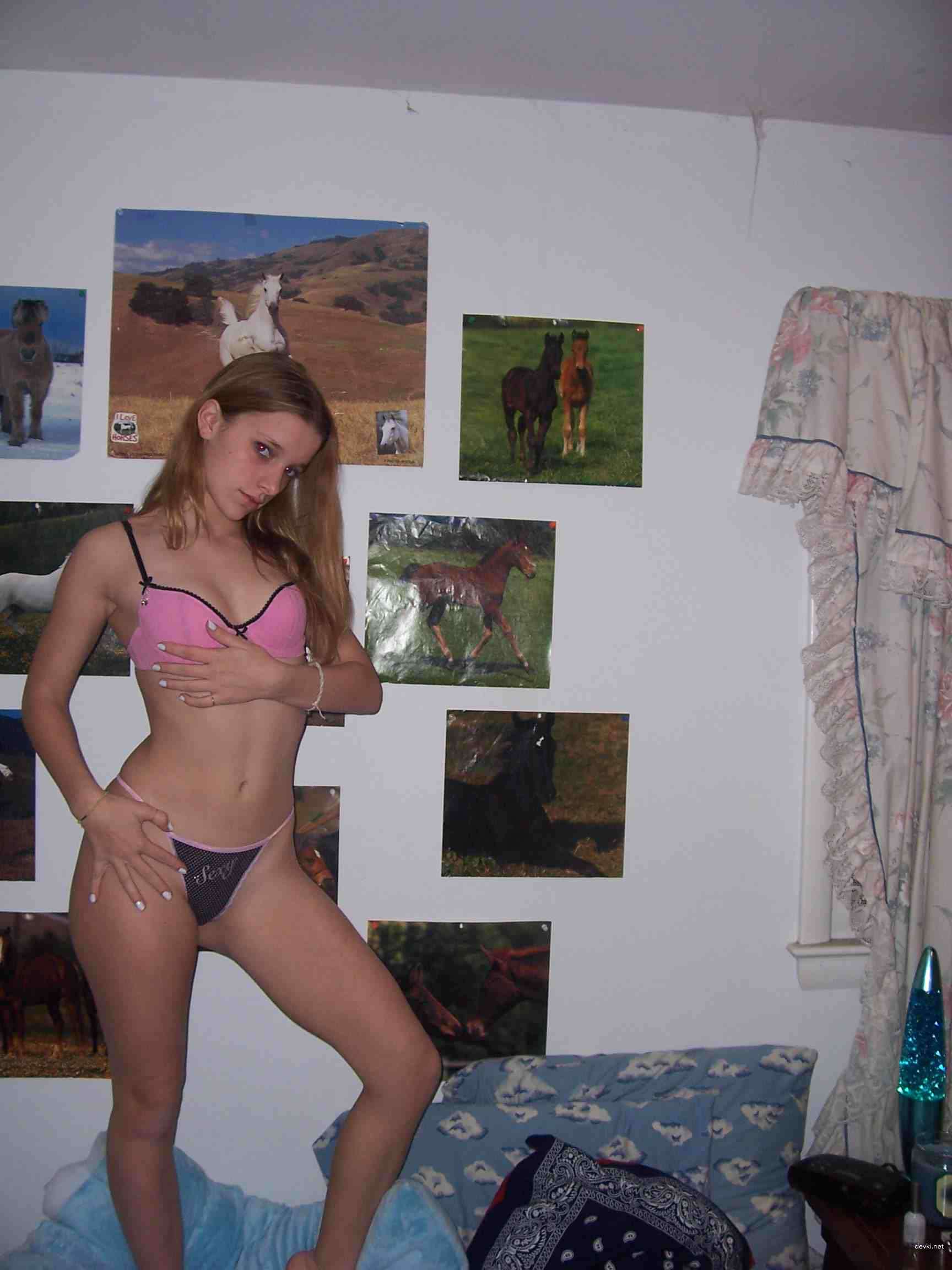 Amateur Erotic Photo Submission: Explicit Homemade Erotica Collection