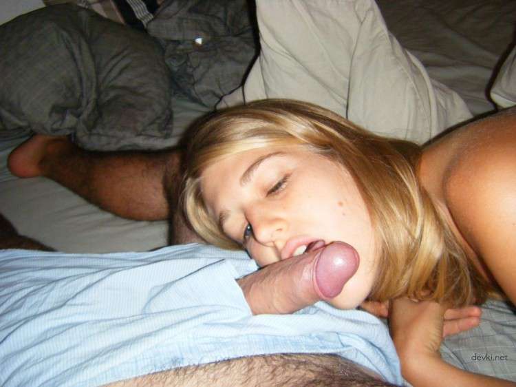 Skinny Babe Gives Amazing Blowjob in Amateur Porn Pic