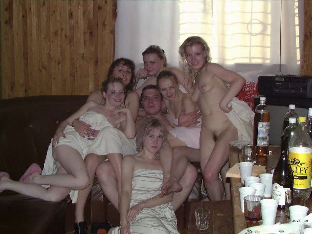 Amateur Photo: Guys with Girls in Sauna - Explicit Group Fun