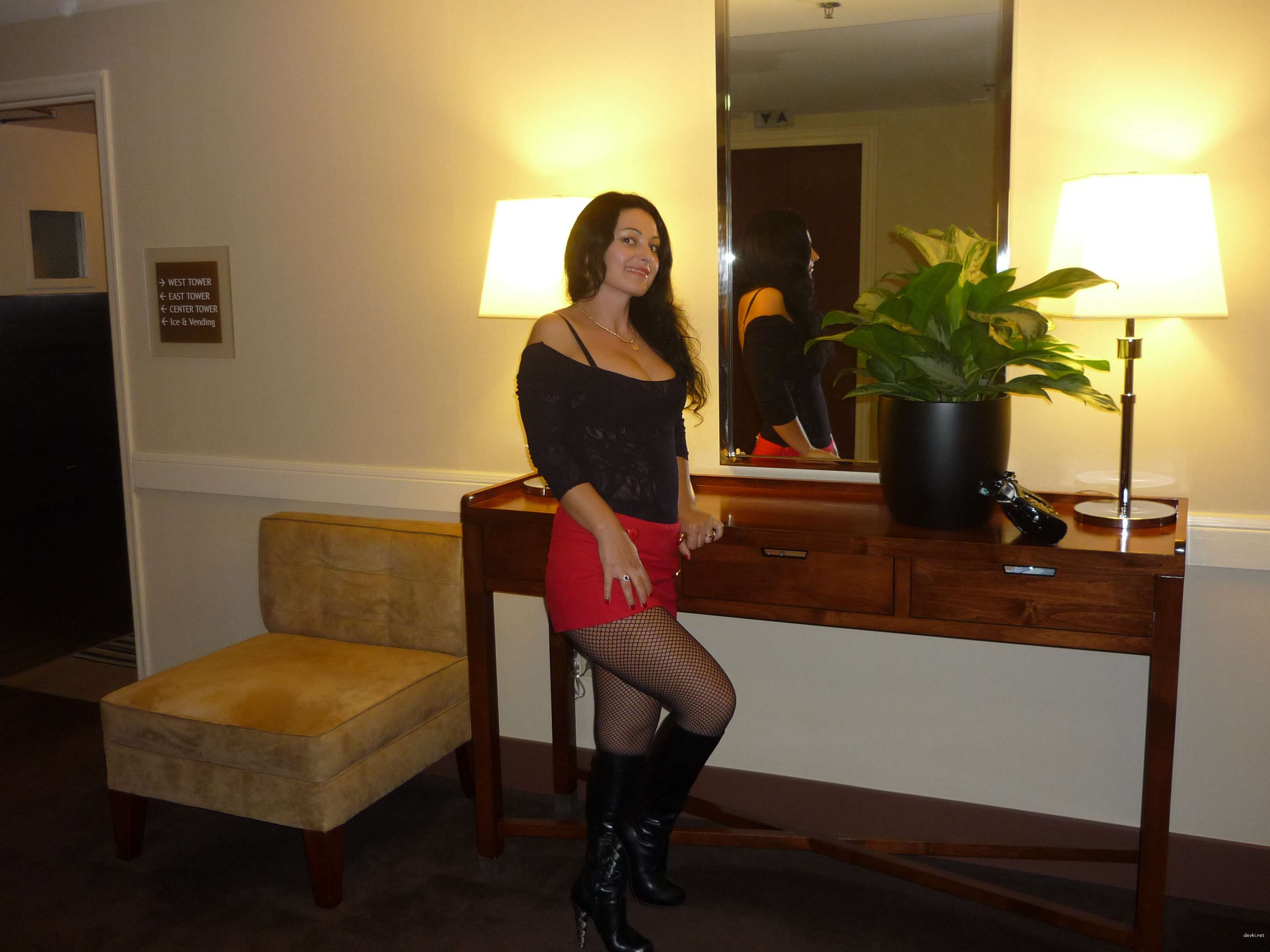 Amateur Porn Starlet Takes It All Off in Explicit Photoshoot