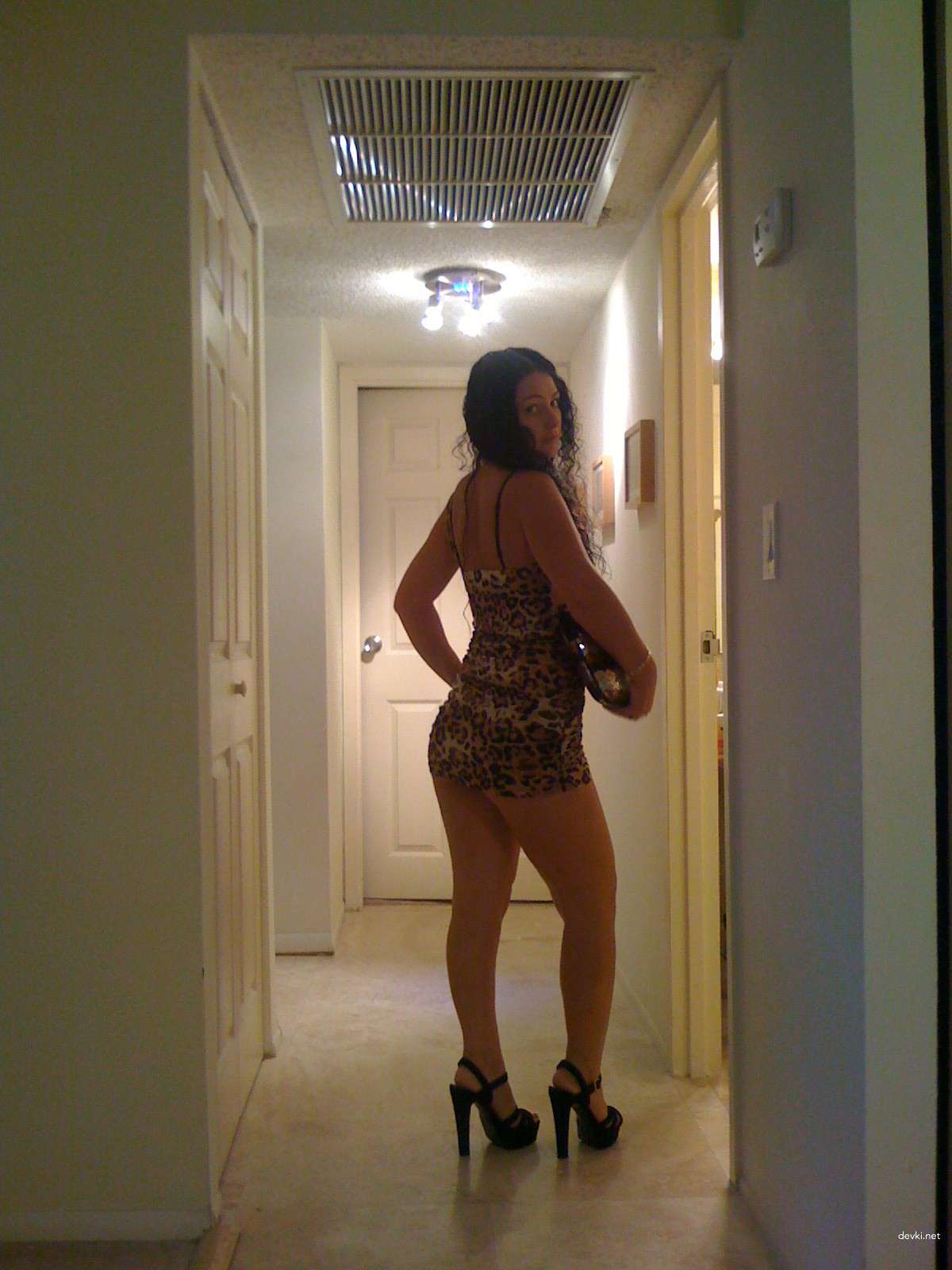 Amateur Porn Starlet Takes It All Off in Explicit Photoshoot