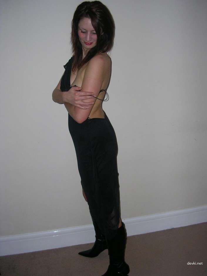 Amateur Woman's Explicit Home Photoshoot: Uncensored XXX Pictures