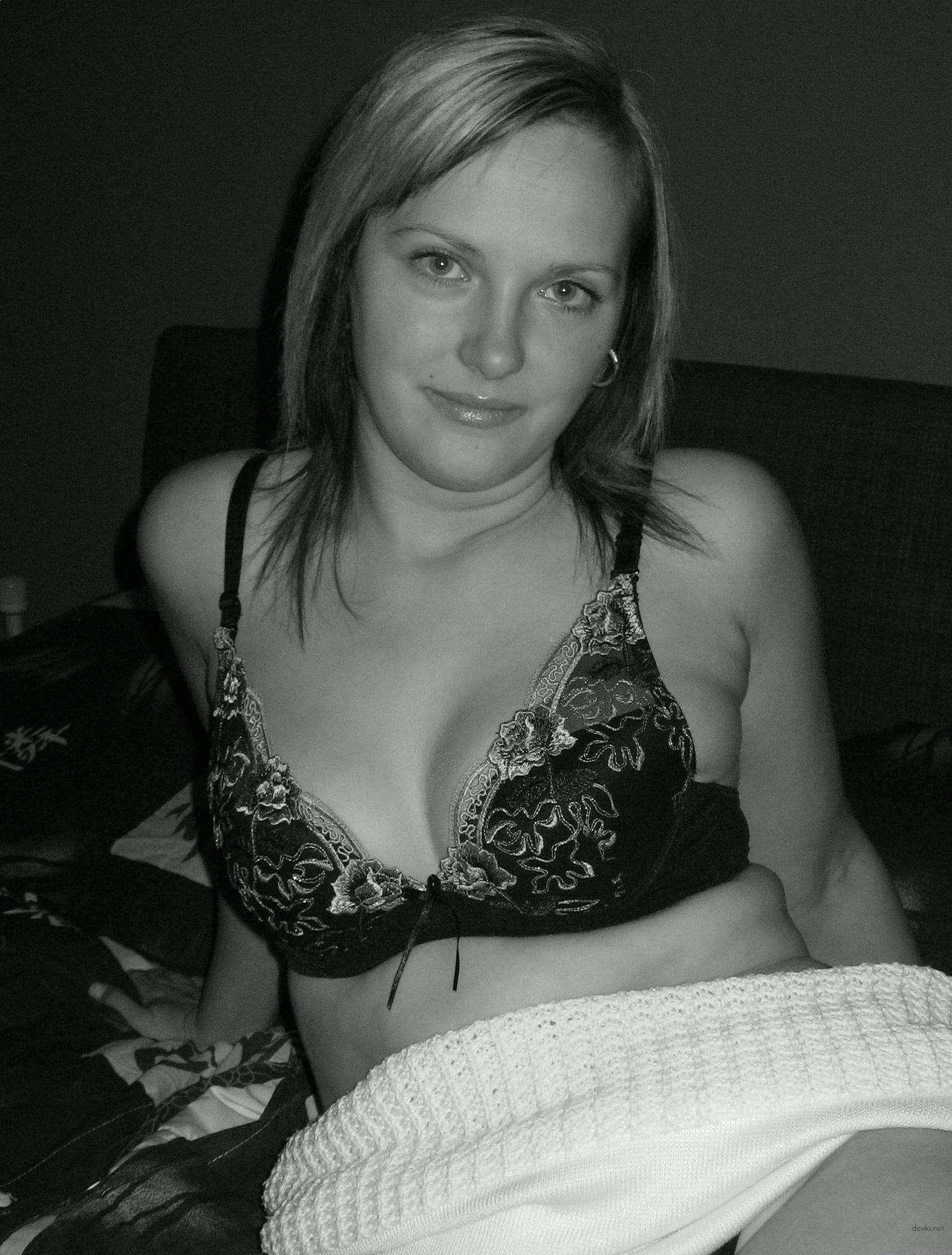 Hot Amateur Teen's Intimate XXX Photo - Explicit Young Girl Porn