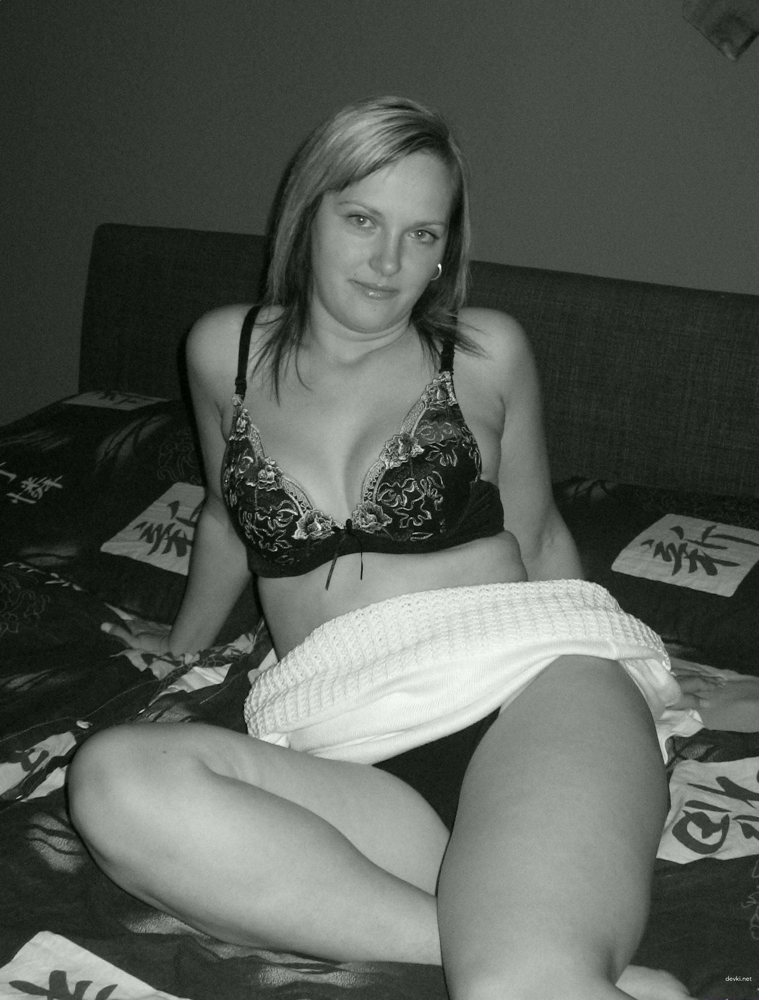 Hot Amateur Teen's Intimate XXX Photo - Explicit Young Girl Porn