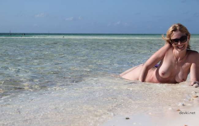 Wild Amateur Vacation Sex Pics: Hot XXX Getaway Action