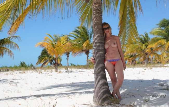 Wild Amateur Vacation Sex Pics: Hot XXX Getaway Action