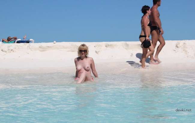 Wild Amateur Vacation Sex Pics: Hot XXX Getaway Action
