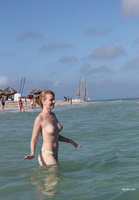Wild Amateur Vacation Sex Pics: Hot XXX Getaway Action