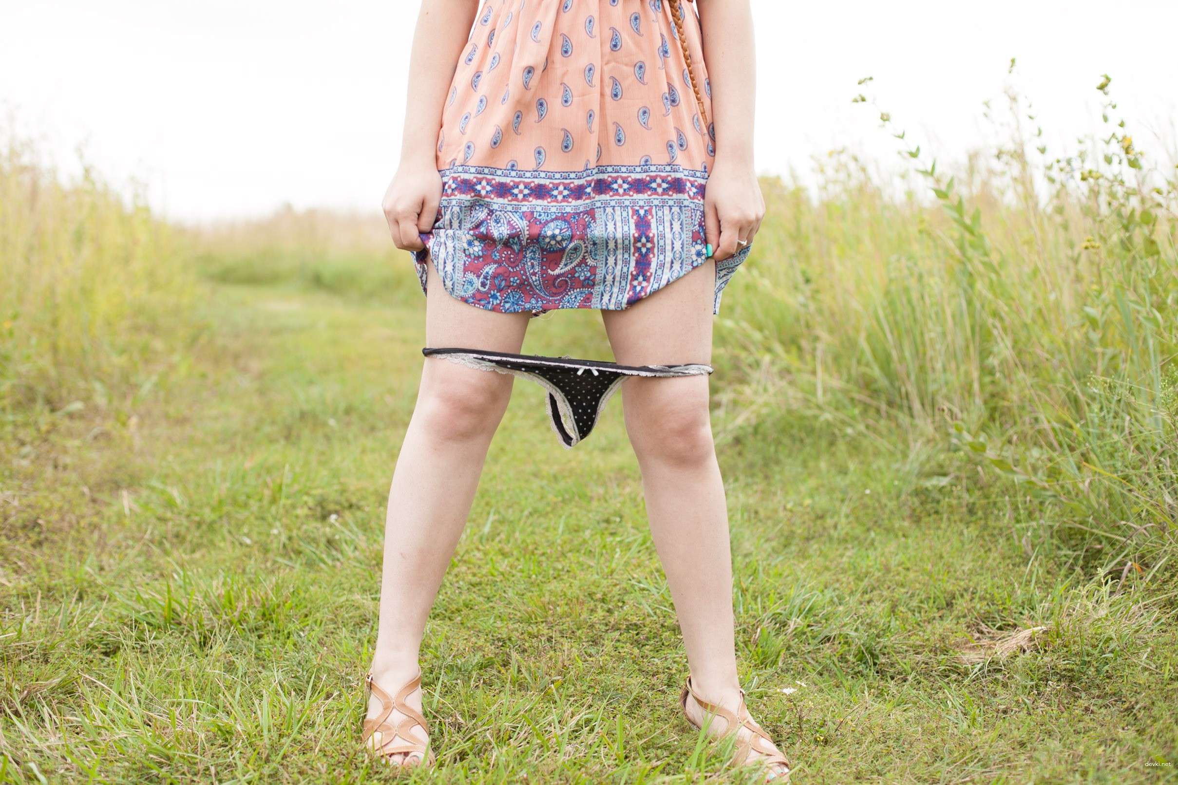 Amateur Babe Flaunts Sexy Body in Explicit Selfies