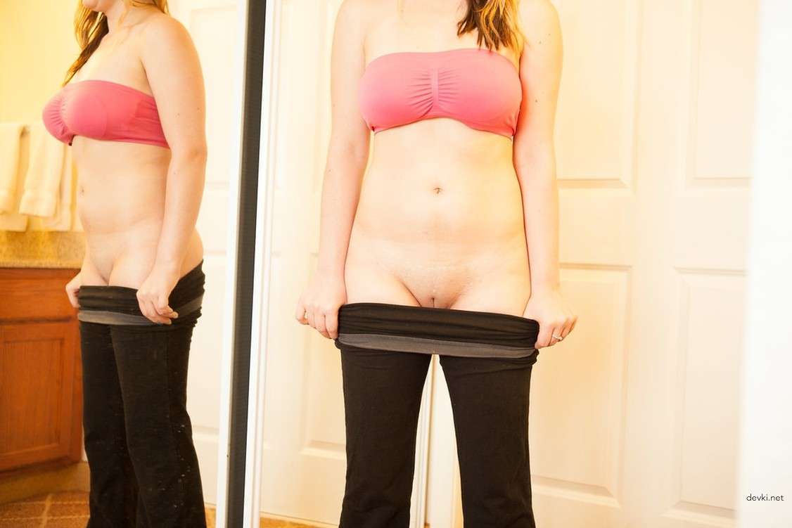 Amateur Babe Flaunts Sexy Body in Explicit Selfies