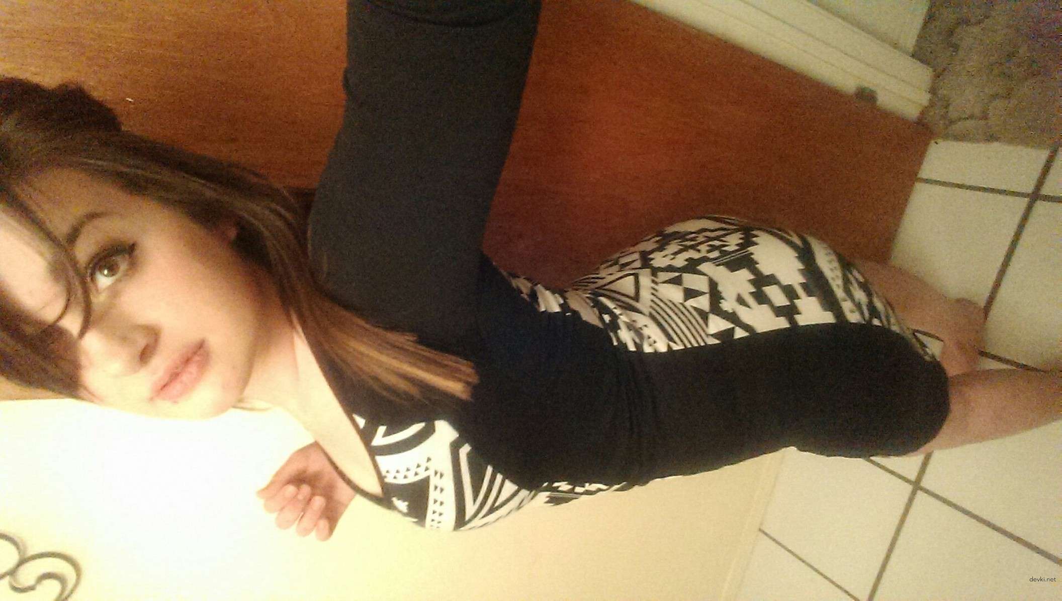 Sexy Brunette's Explicit Selfies: Amateur Porn Photos for Adults