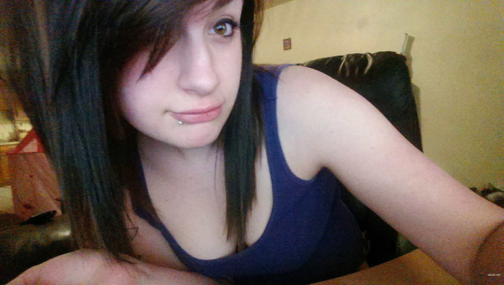 Sexy Brunette's Explicit Selfies: Amateur Porn Photos for Adults