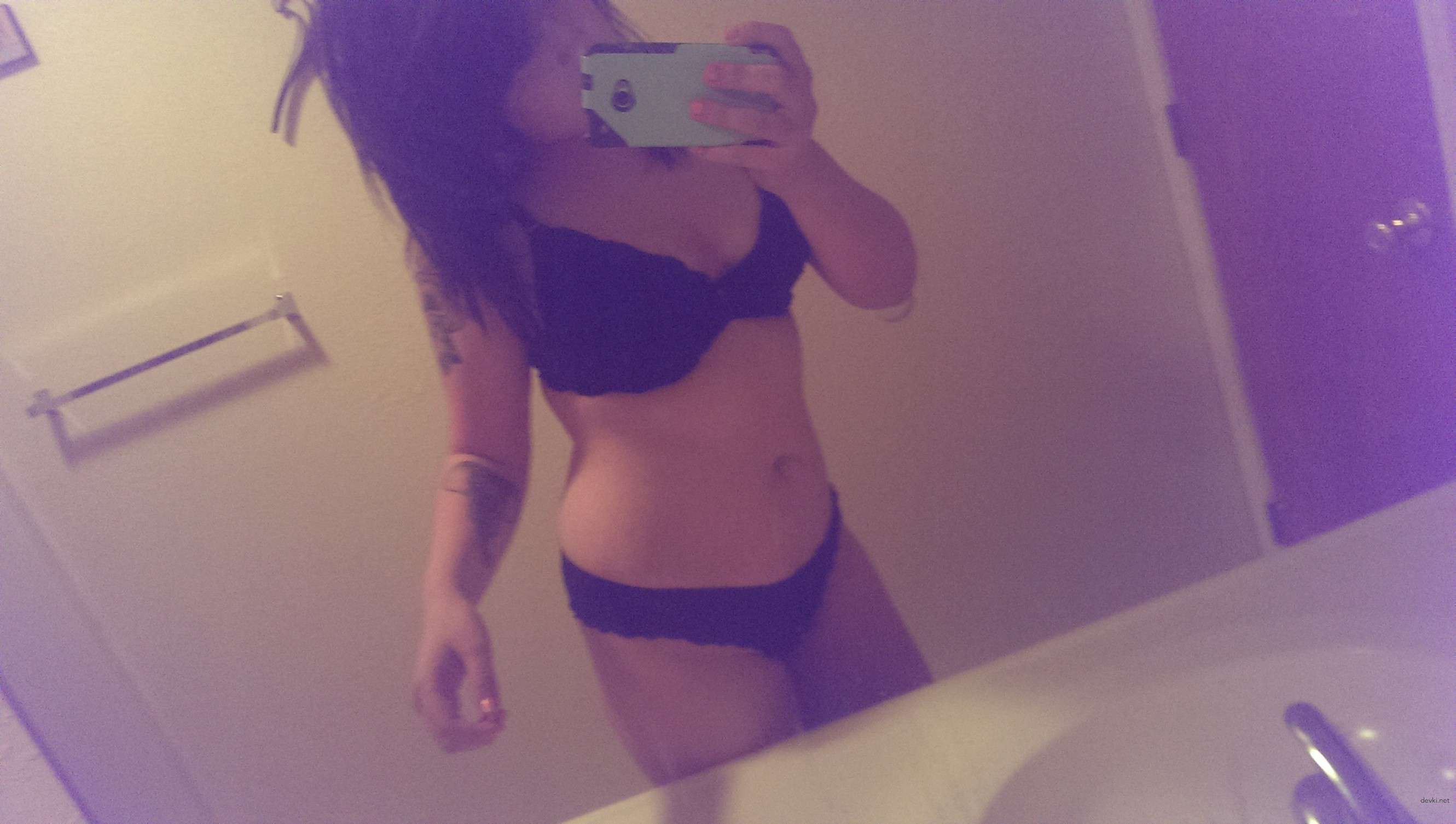 Sexy Brunette's Explicit Selfies: Amateur Porn Photos for Adults