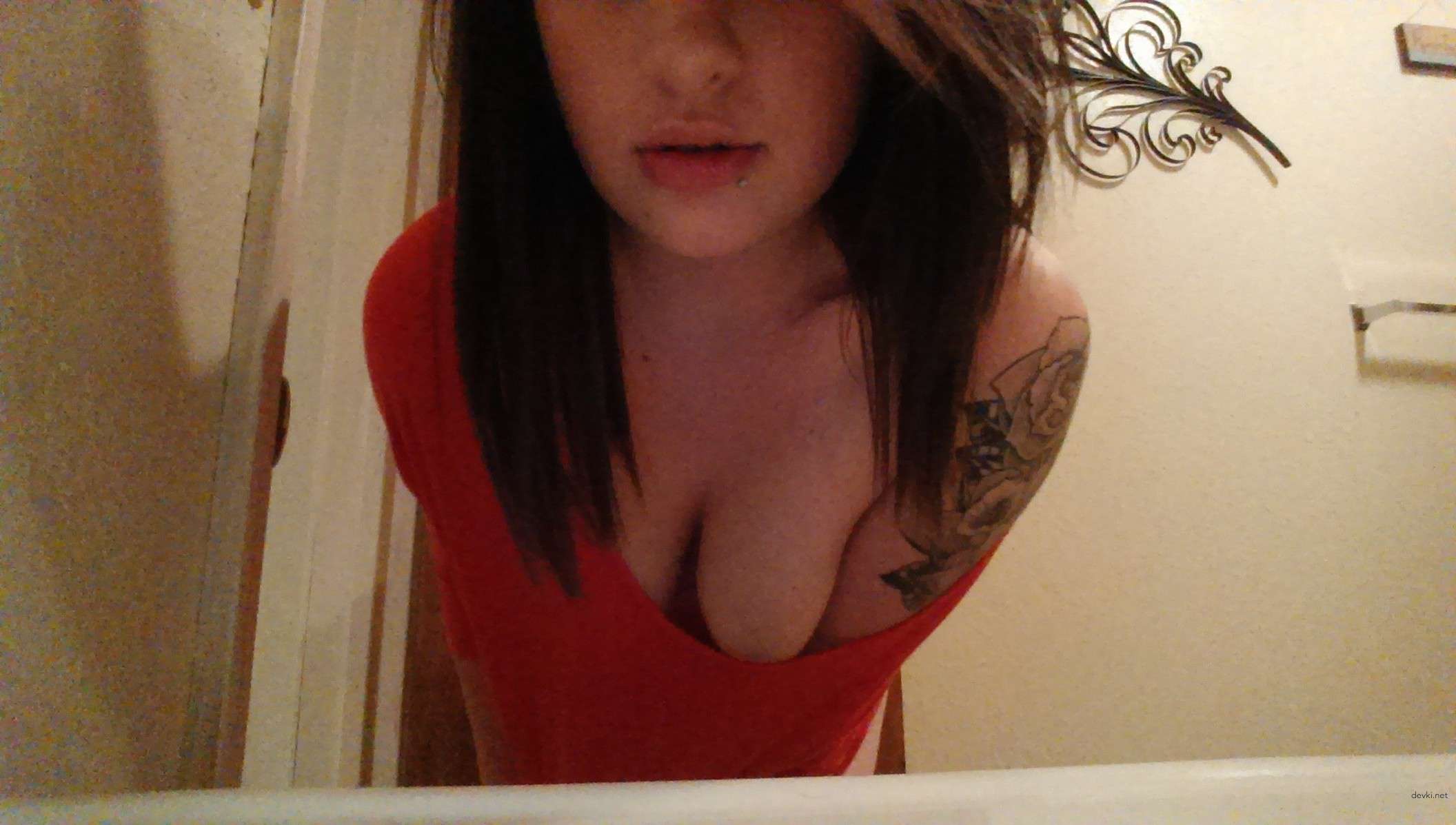 Sexy Brunette's Explicit Selfies: Amateur Porn Photos for Adults