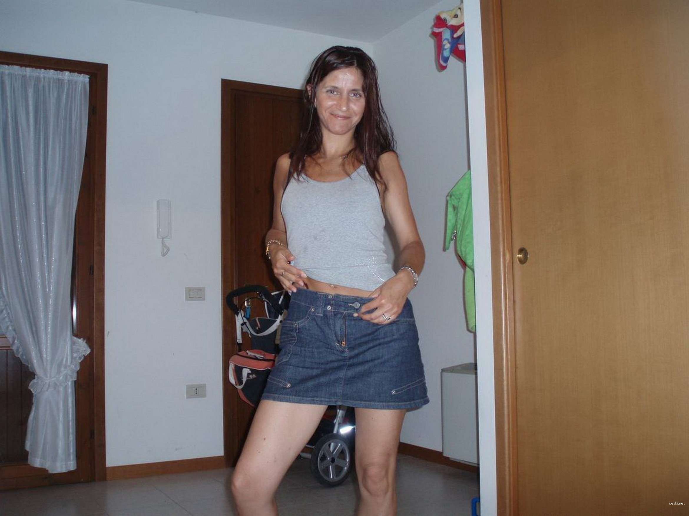 Mature Strip Tease Amateur Porn Photo - Explicit MILF Seduction