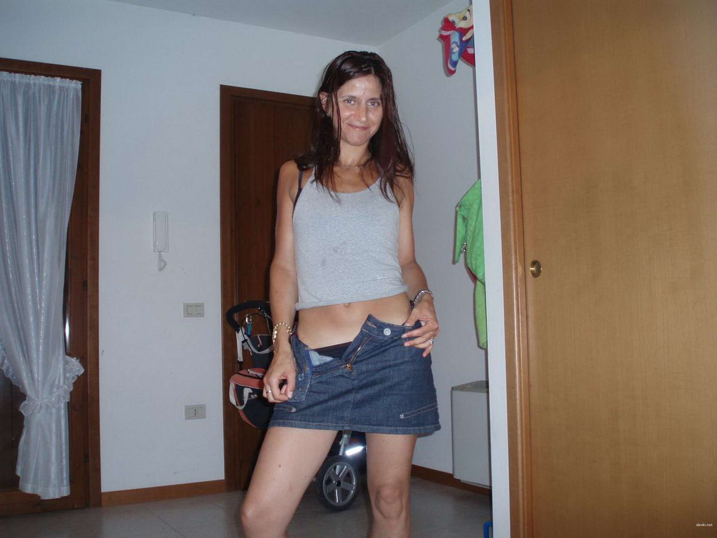 Mature Strip Tease Amateur Porn Photo - Explicit MILF Seduction