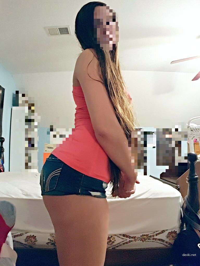 Amateur Brunette Naked Selfies from Every Angle - Explicit Solo Porn Pics