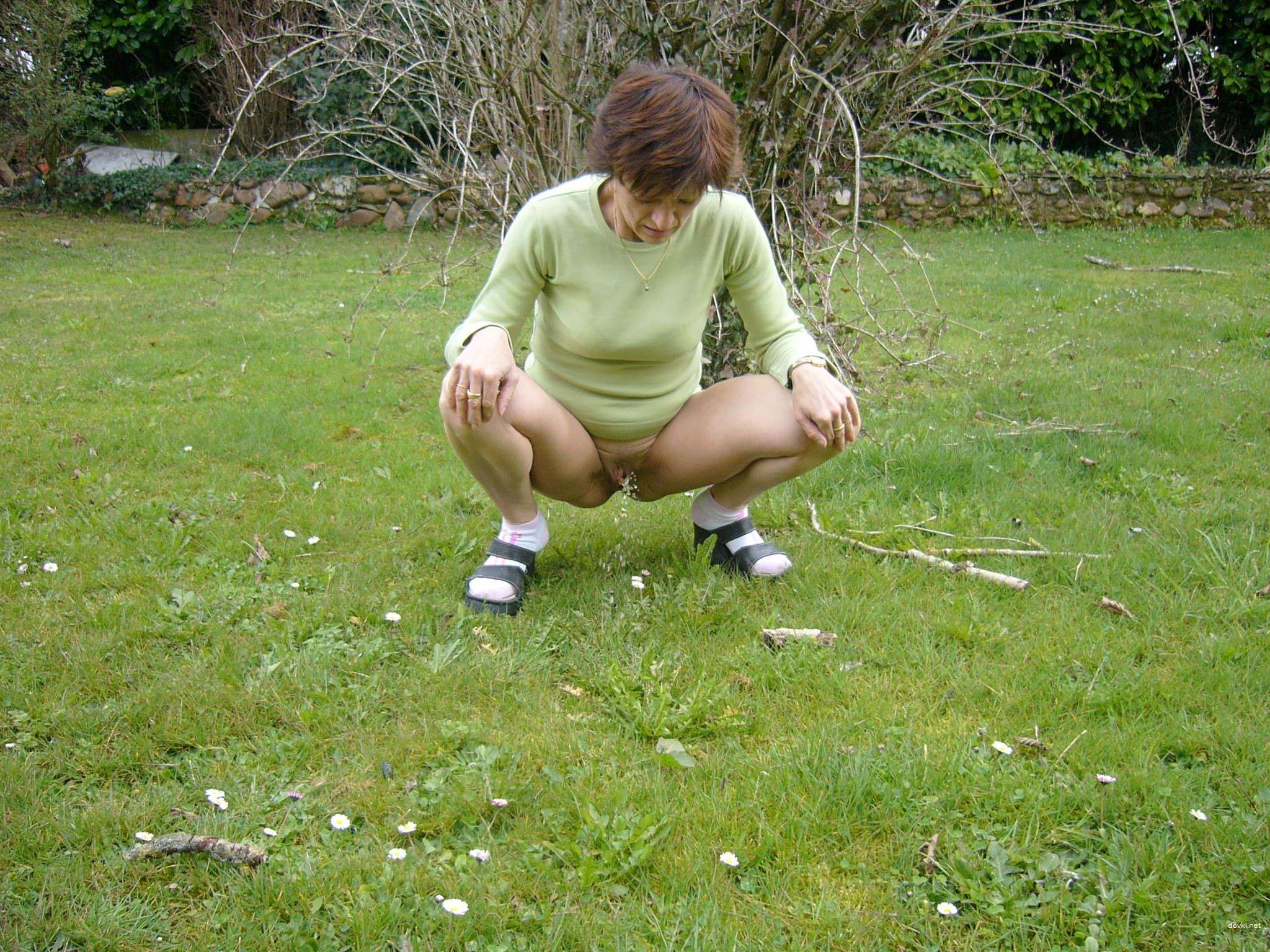 Lusty Mature Woman Amateur Porn Pics - Hot MILF in Action