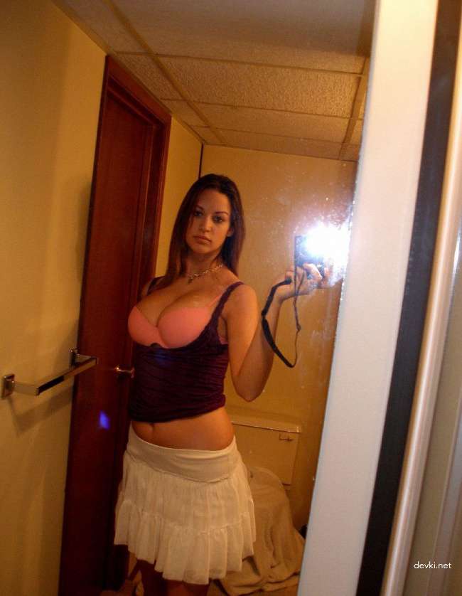 Explicit Selfie Photo: Amateur Russian Girl's Personal Nude Selfie.